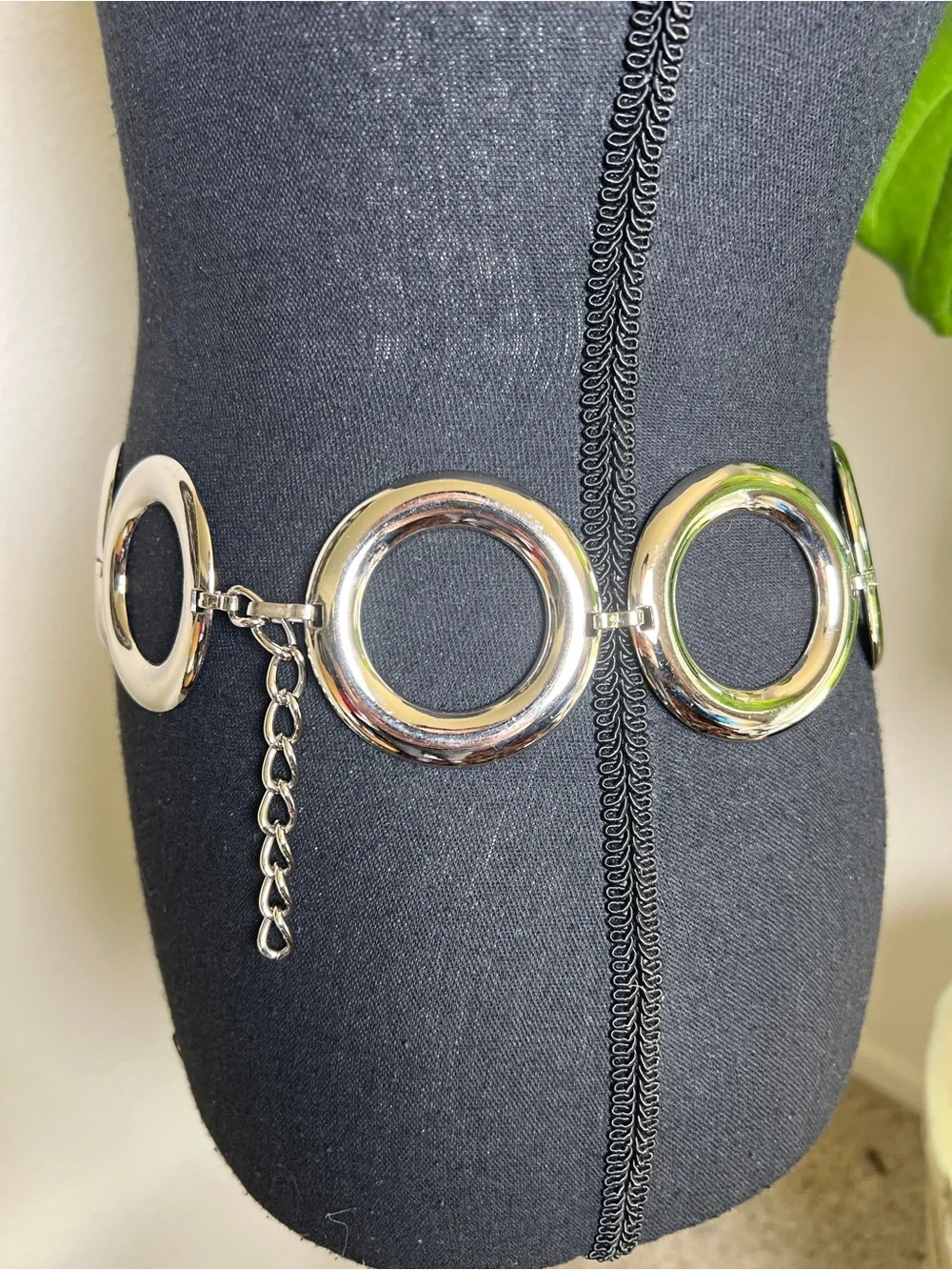 ESCADA Women’s Large Circle Shiny Silver Tone Metal Chain Link Belt